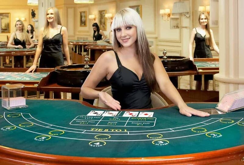 Dealer xinh đẹp sẽ giúp anh em tự tin hơn khi chơi cá cược tại Live casino
